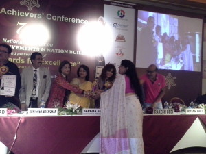 Mrs Neera Sareen was honoured to give All India Achievers Award 2014 to Her Highness Jannice Darbari